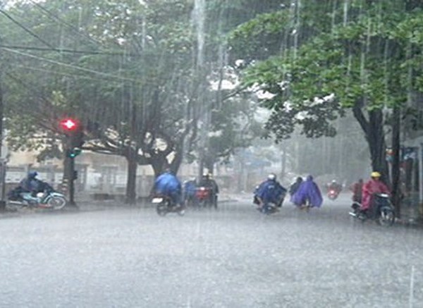 Thời tiết ngày 10.7: Bắc Bộ mưa dông, Trung Bộ tiếp tục nắng nóng diện rộng - Anh 1