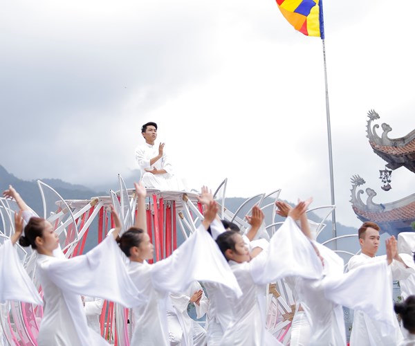 Âm nhạc trong show Vũ điệu trên mây- một sự thể nghiệm táo bạo - Anh 3