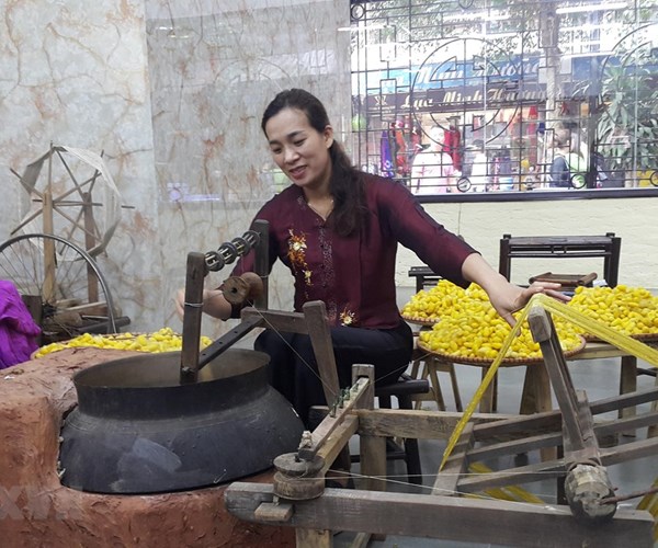 Festival tôn vinh văn hóa tơ lụa, thổ cẩm Việt Nam tại Hội An - Anh 1