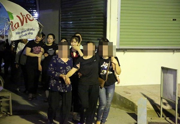 Vụ cháu bé bị bỏ quên trên xe: Giáo viên thiếu trách nhiệm - Anh 1