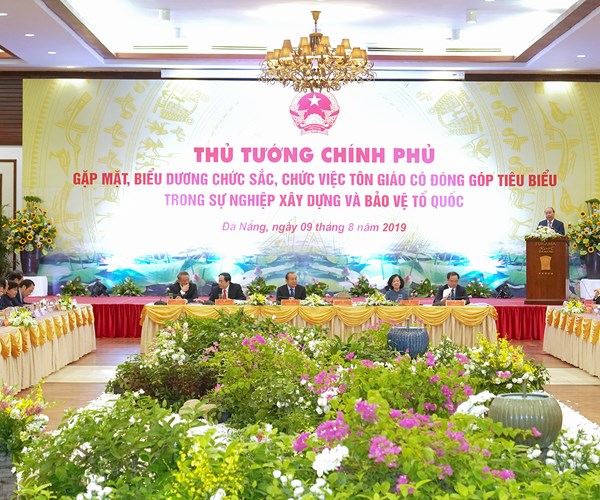 Thủ tướng gặp mặt, biểu dương các chức sắc, chức việc tôn giáo tiêu biểu - Anh 2