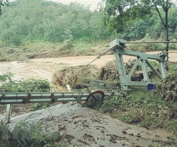 Bình Phước: Lũ cuốn trôi hai cầu treo dân sinh ở huyện Bù Đăng - Anh 1