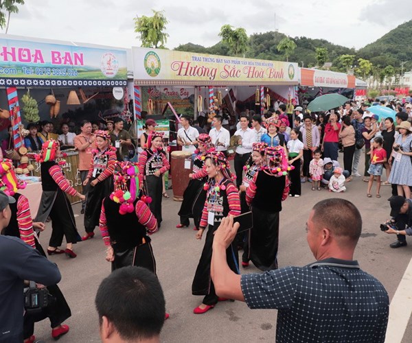 Đặc sắc, quyến rũ trong Ngày hội VHTTDL các dân tộc vùng Tây Bắc 2019 - Anh 3