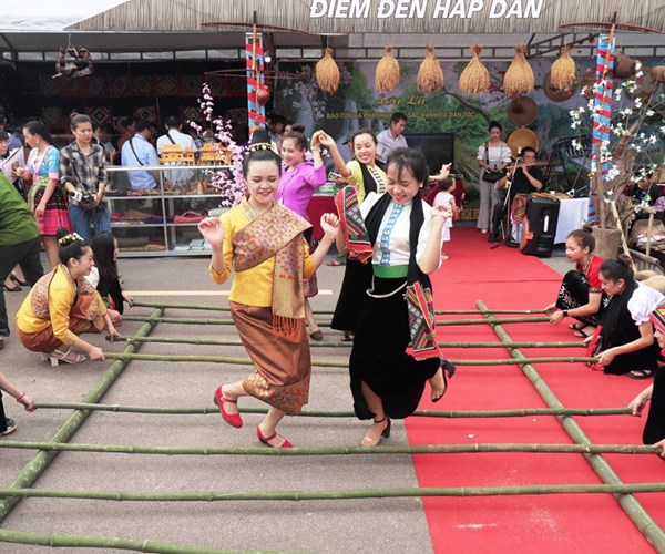Đặc sắc, quyến rũ trong Ngày hội VHTTDL các dân tộc vùng Tây Bắc 2019 - Anh 4