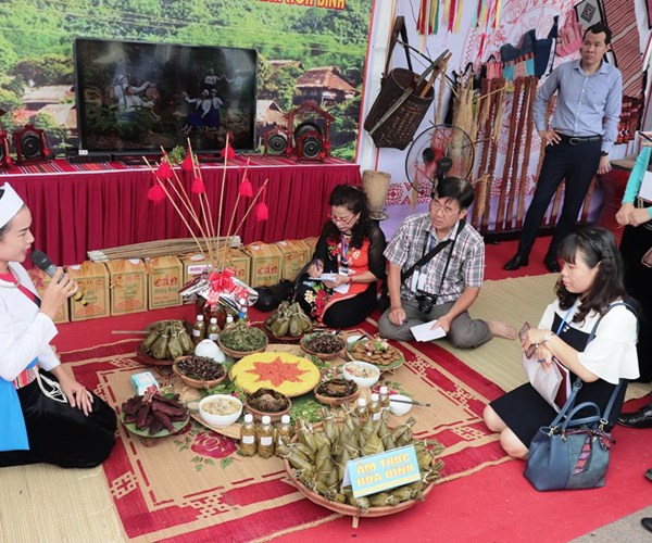 Đặc sắc, quyến rũ trong Ngày hội VHTTDL các dân tộc vùng Tây Bắc 2019 - Anh 2