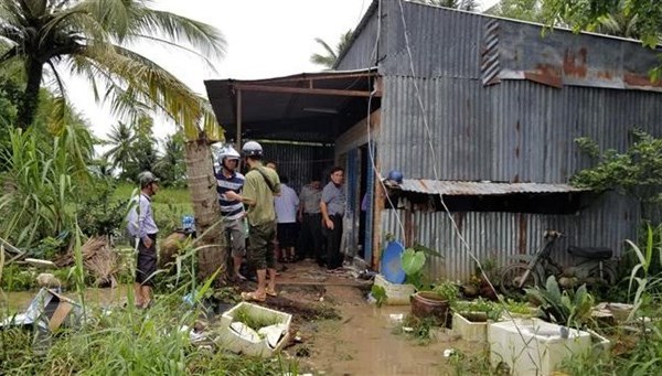 Cà Mau: Khởi tố 4 đối tượng tạt xăng chống người thi hành công vụ - Anh 1