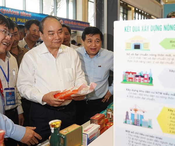 Thủ tướng chủ trì Hội nghị phát triển kinh tế miền Trung - Anh 1