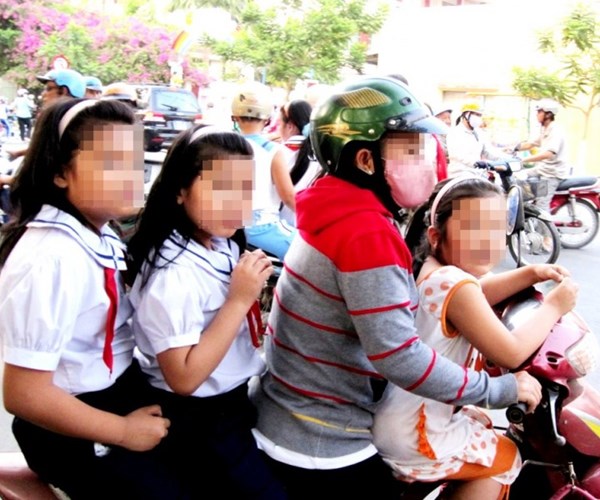 Xử lý nghiêm các hành vi vi phạm ATGT liên quan đến trẻ nhỏ - Anh 1