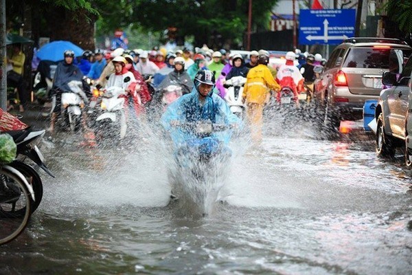 Thời tiết đêm 30 ngày 31.8: Bắc Bộ và Bắc Trung Bộ mưa lớn diện rộng, cảnh báo lũ quét, sạt lở đất - Anh 1