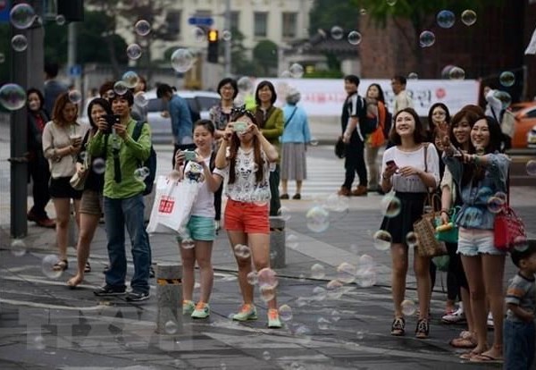 Hàn Quốc 'bơm' hơn 1 tỷ USD hỗ trợ ngành du lịch, công ty khó khăn - Anh 1