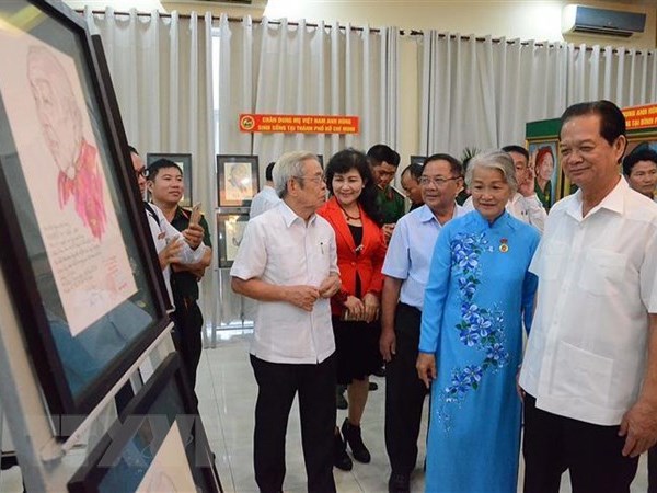 Nữ họa sĩ khắc họa Mẹ Việt Nam Anh hùng trở thành bất tử - Anh 2