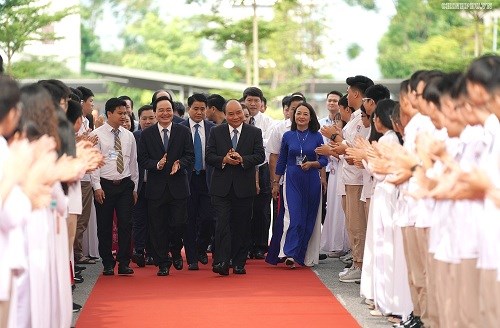 Thủ tướng: Dạy chữ đã quan trọng, dạy người càng quan trọng hơn - Anh 3