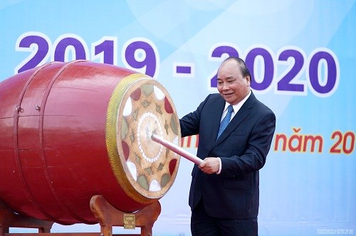 Thủ tướng: Dạy chữ đã quan trọng, dạy người càng quan trọng hơn - Anh 1