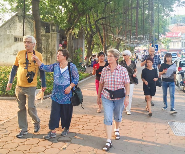 Ứng dụng công nghệ trong hoạt động du lịch: Hà Nội đã làm được gì? - Anh 1