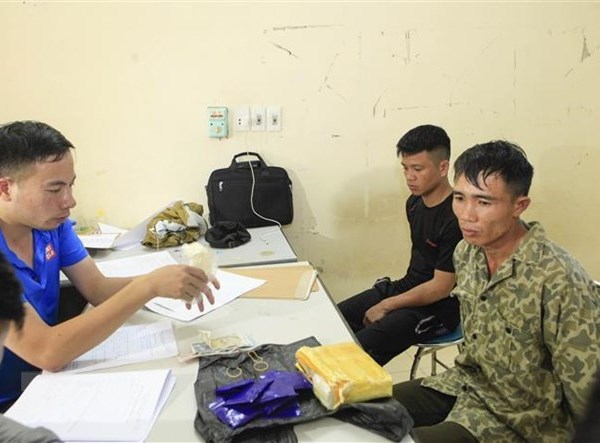 Triệt phá đường dây mua bán trái phép ma túy, thu giữ 80 bánh heroin - Anh 1