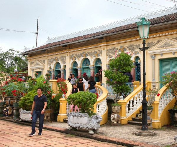 Theo dấu chân “Người tình” ở xứ Tây Đô - Anh 1