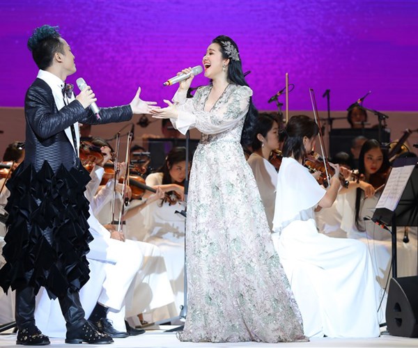 Phạm Thùy Dung trở lại ấn tượng trong live-concert “Trăng Hát” - Anh 1