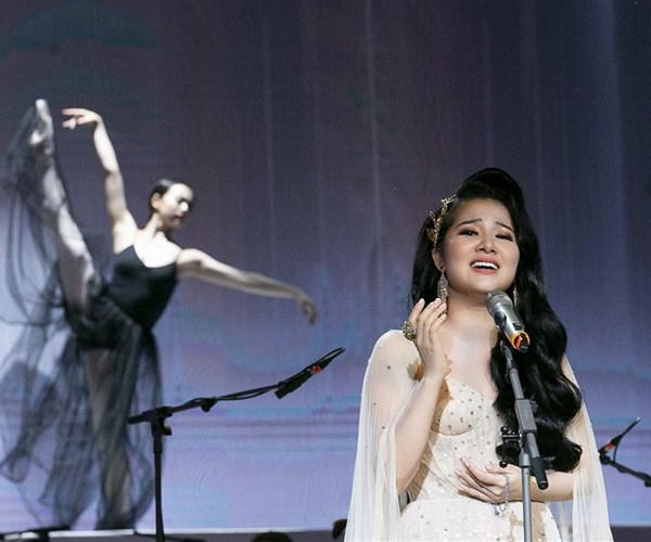 Phạm Thùy Dung trở lại ấn tượng trong live-concert “Trăng Hát” - Anh 2