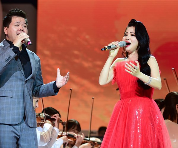 Phạm Thùy Dung trở lại ấn tượng trong live-concert “Trăng Hát” - Anh 4