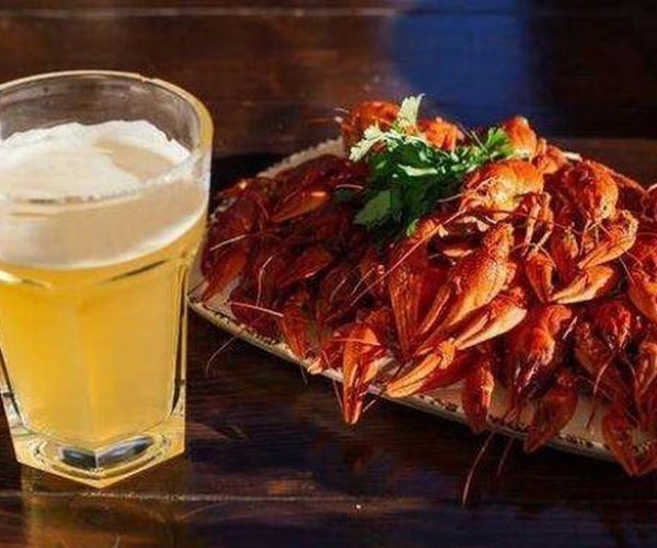 Những thức uống không nên kết hợp khi ăn hải sản - Anh 1