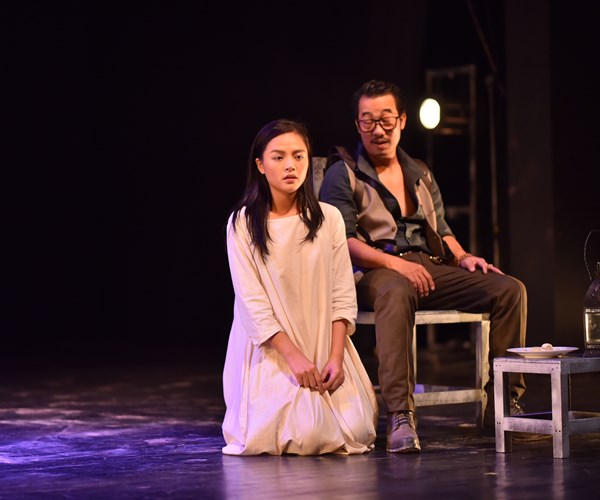 Sàn diễn nóng  bởi hai chữ “thử nghiệm” - Anh 2