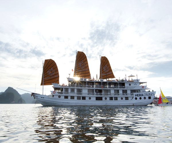 Cả tỉnh Quảng Ninh có 173 tàu thủy lưu trú du lịch đang hoạt động - Anh 1