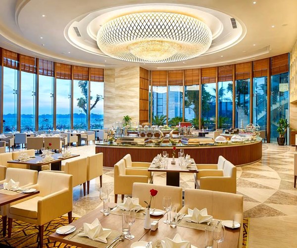 Cả tỉnh Quảng Ninh có 173 tàu thủy lưu trú du lịch đang hoạt động - Anh 2