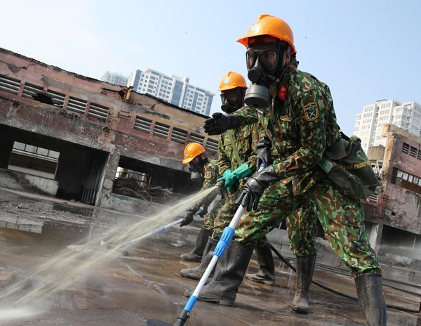 Toàn bộ phế thải nguy hại Công ty Rạng Đông đã đưa về nơi xử lý - Anh 1