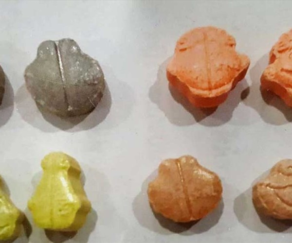 Thái Lan: Hoảng hồn với thuốc lắc dạng nhân vật hoạt hình định bán cho trẻ - Anh 1