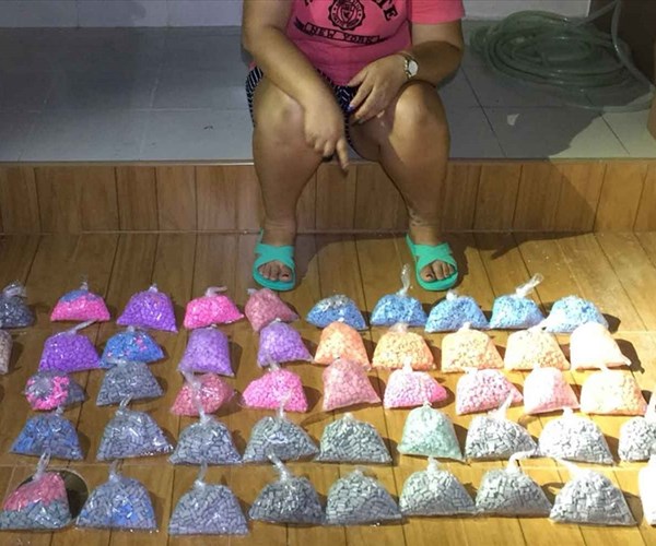 Thái Lan: Hoảng hồn với thuốc lắc dạng nhân vật hoạt hình định bán cho trẻ - Anh 2