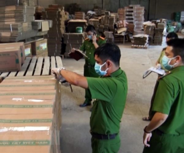 Hòa Bình: Phát hiện lượng lớn thuốc bảo vệ thực vật không rõ nguồn gốc - Anh 1