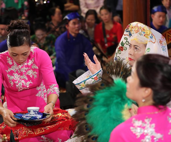 Giao lưu thực hành tín ngưỡng thờ Mẫu Tam phủ của người Việt - Anh 4