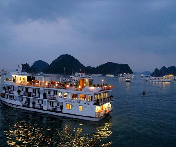 Tạm dừng việc đề xuất điều chỉnh tăng phí tham quan vịnh Hạ Long - Anh 1