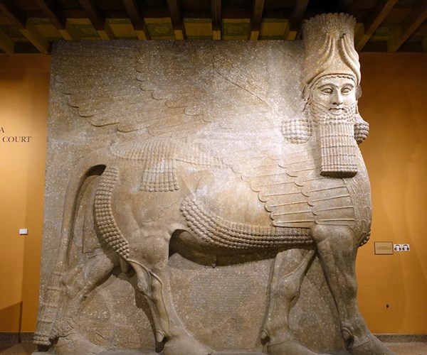 Phục dựng bức tượng Lamassu nối tiếng từng bị IS phá hủy tại Iraq - Anh 1