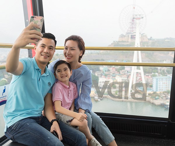 Tin được không? Vé cáp treo Nữ Hoàng tại Hạ Long chỉ còn 175.000 đồng - Anh 1