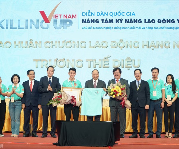 Thủ tướng: Đừng đào tạo thứ người ta không cần - Anh 2