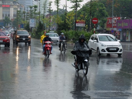Bắc Bộ và Trung Bộ mưa to, nhiệt độ giảm mạnh trời rét - Anh 1