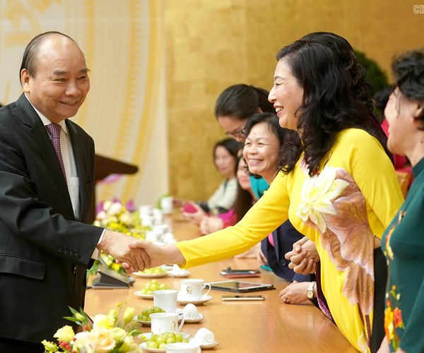 Sự tham gia lãnh đạo của phụ nữ là nhân tố không thể thiếu đối với sự phát triển - Anh 1