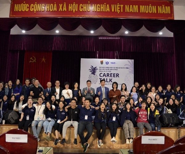 Kết nối nguồn nhân lực ngành khách sạn - Anh 1