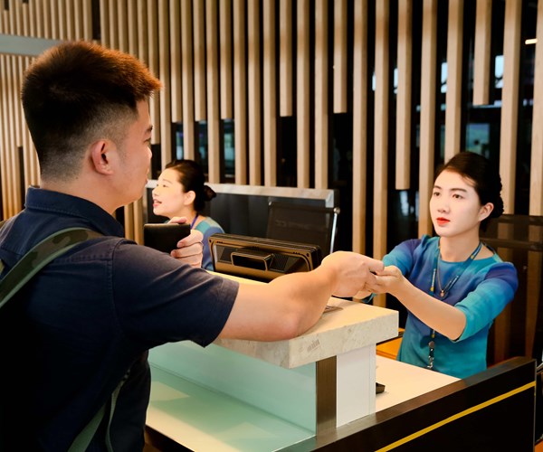 Quảng Ninh: “Mở cửa bầu trời” đón thế giới từ Cảng HKQT Vân Đồn - Anh 4