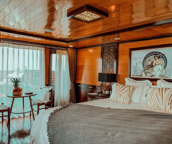Chuyến đi đáng giá trên vịnh Hạ Long - Anh 3