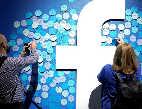 Facebook ra công cụ mới cho phép chuyển ảnh sang Google Photos - Anh 1