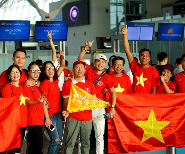 “Sốt” tour cổ vũ bóng đá tại SEA Games 30 - Anh 2