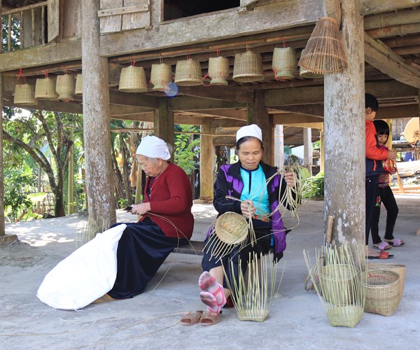 Trưng bày và trình diễn di sản văn hóa tiêu biểu các dân tộc tỉnh Hòa Bình - Anh 6