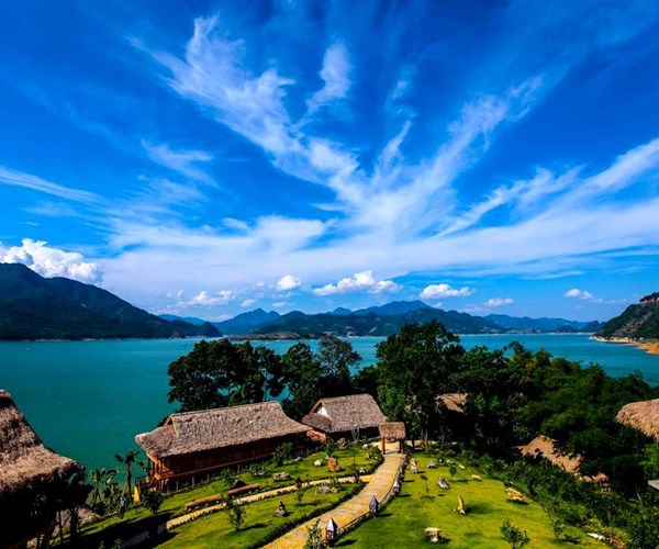 Hoà Bình nên trở thành một trung tâm du lịch cuối tuần - Anh 1