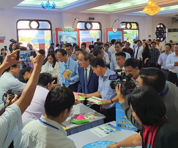 TP.HCM và 13 tỉnh/ thành ĐBSCL ký thỏa thuận liên kết hợp tác phát triển du lịch - Anh 2
