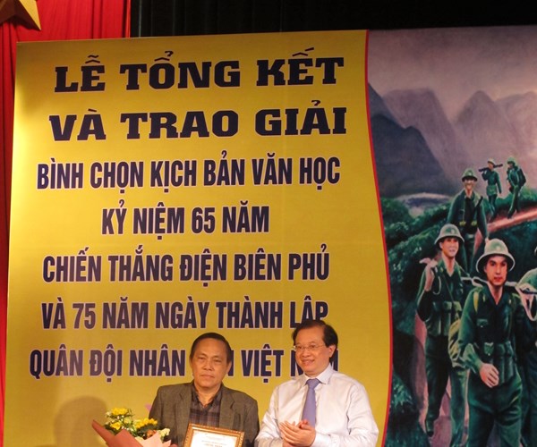 Bộ VHTTDL trao giải bình chọn kịch bản văn học kỷ niệm hai ngày trọng đại của dân tộc - Anh 2