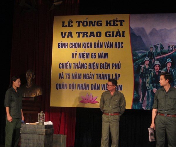 Bộ VHTTDL trao giải bình chọn kịch bản văn học kỷ niệm hai ngày trọng đại của dân tộc - Anh 3