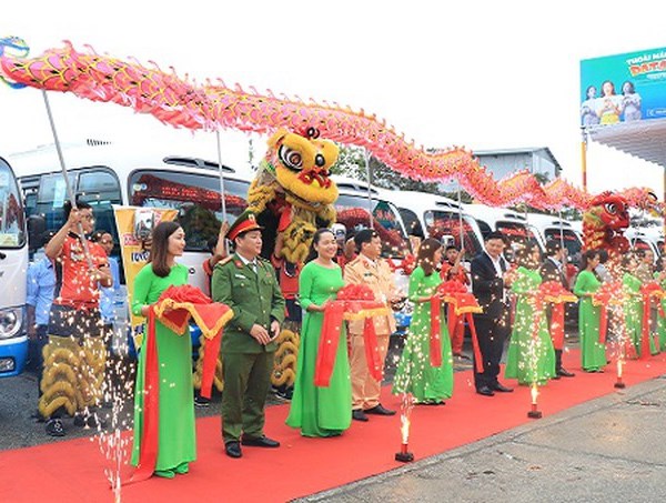 Nhiều hoạt động sản xuất, kinh doanh ngay ngày đầu năm - Anh 1
