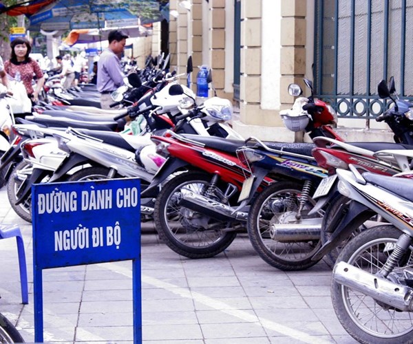Hà Nội phát hiện, xử lý nhiều bãi xe vi phạm trong dịp Tết Dương lịch - Anh 1